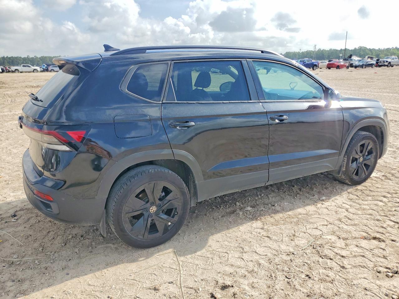 2025 Volkswagen Taos Se Black - Фото 3