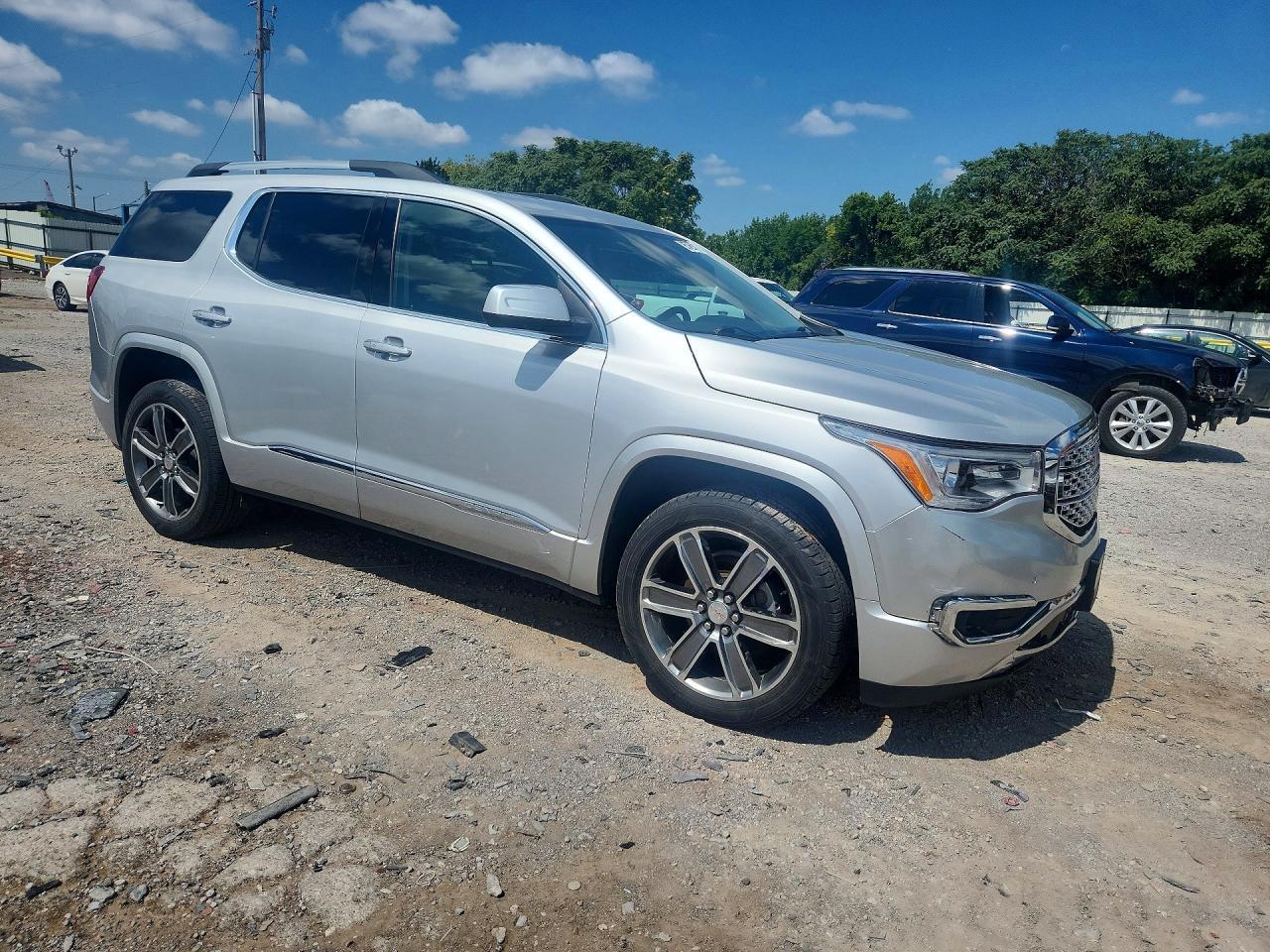 2017 GMC Acadia Denali - Image 4