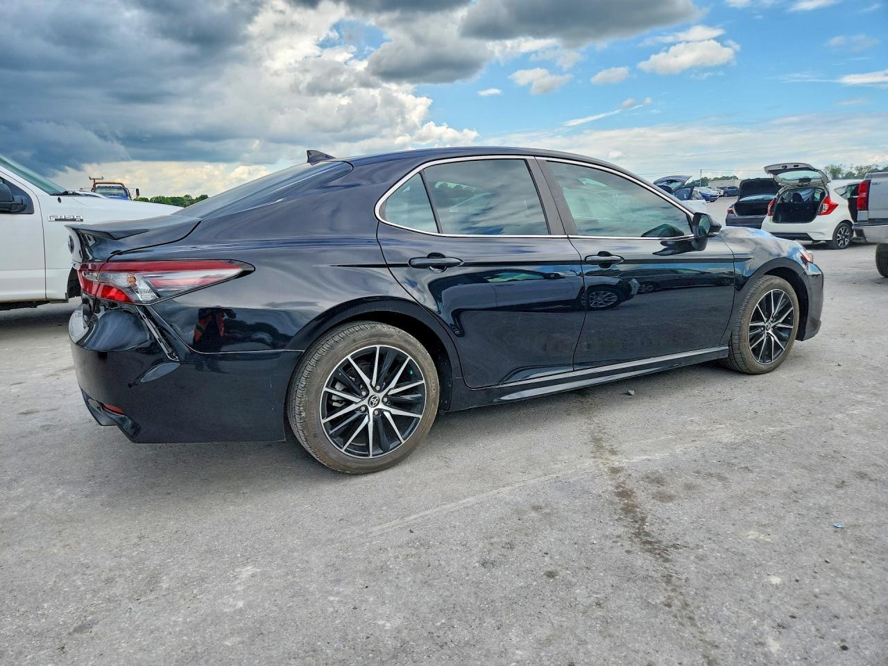 2024 Toyota Camry Se - Фото 3