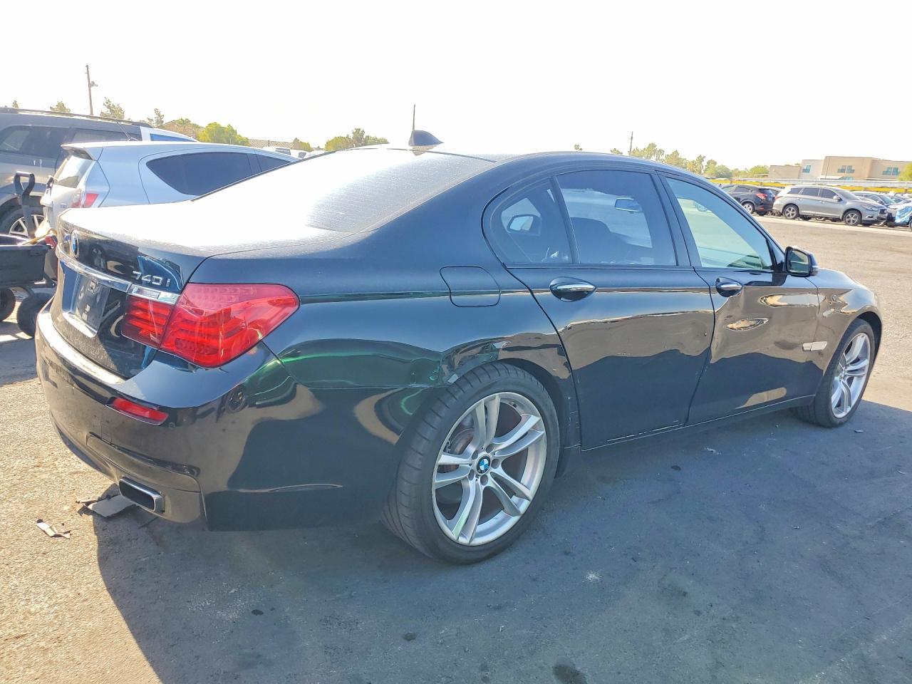 2015 BMW 740 I - Фото 3