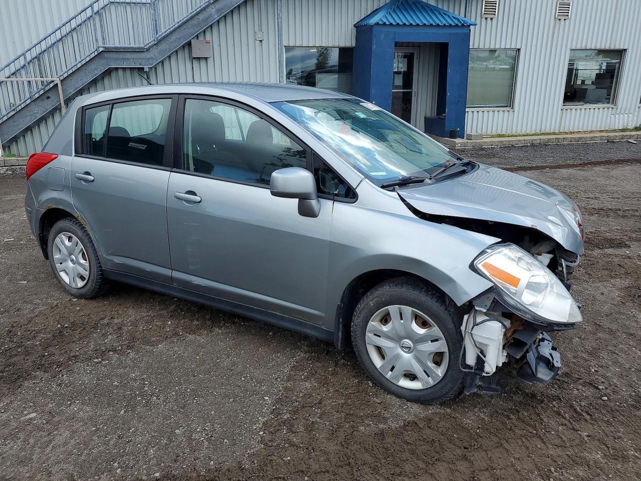 2010 Nissan Versa S - Фото 4