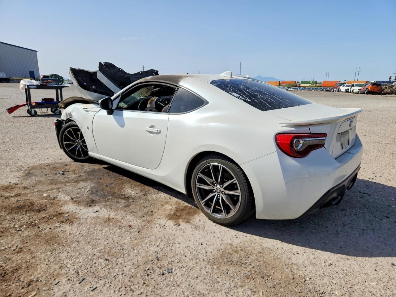 2017 Toyota 86 Base - Image 2