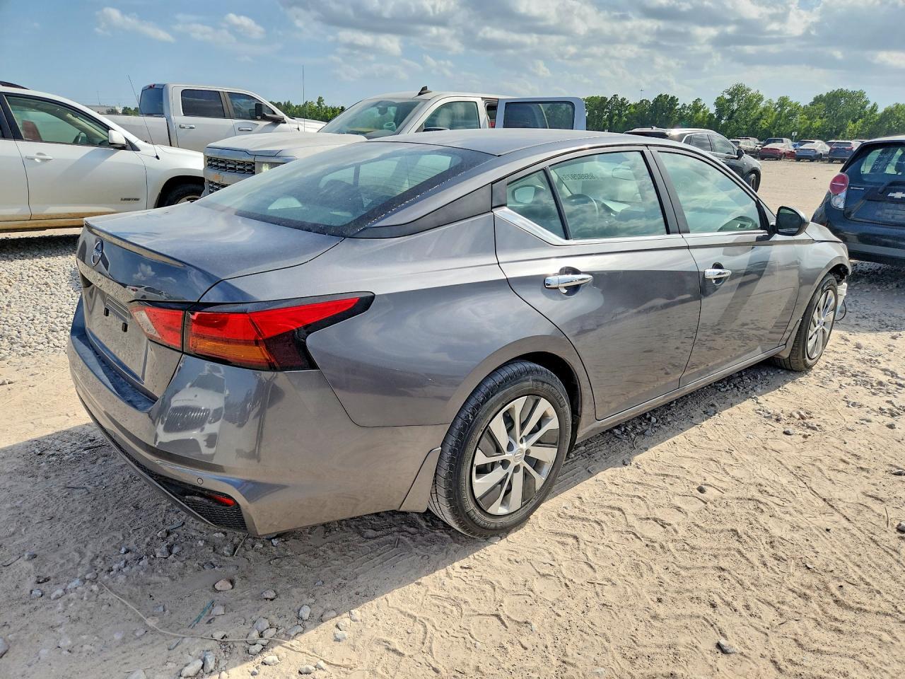 2024 Nissan Altima 2.5 S - Фото 3