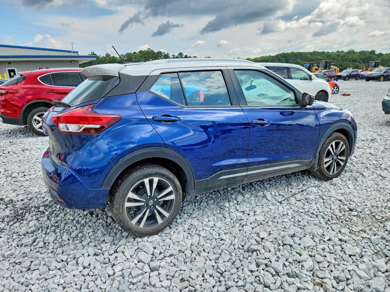 2019 Nissan Kicks Sr - Image 3