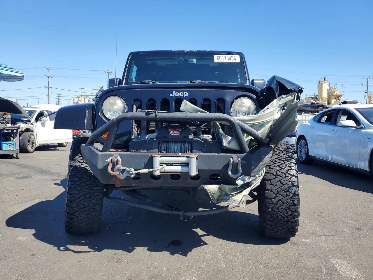 2013 Jeep Wrangler Unlimited Sahara - Image 5