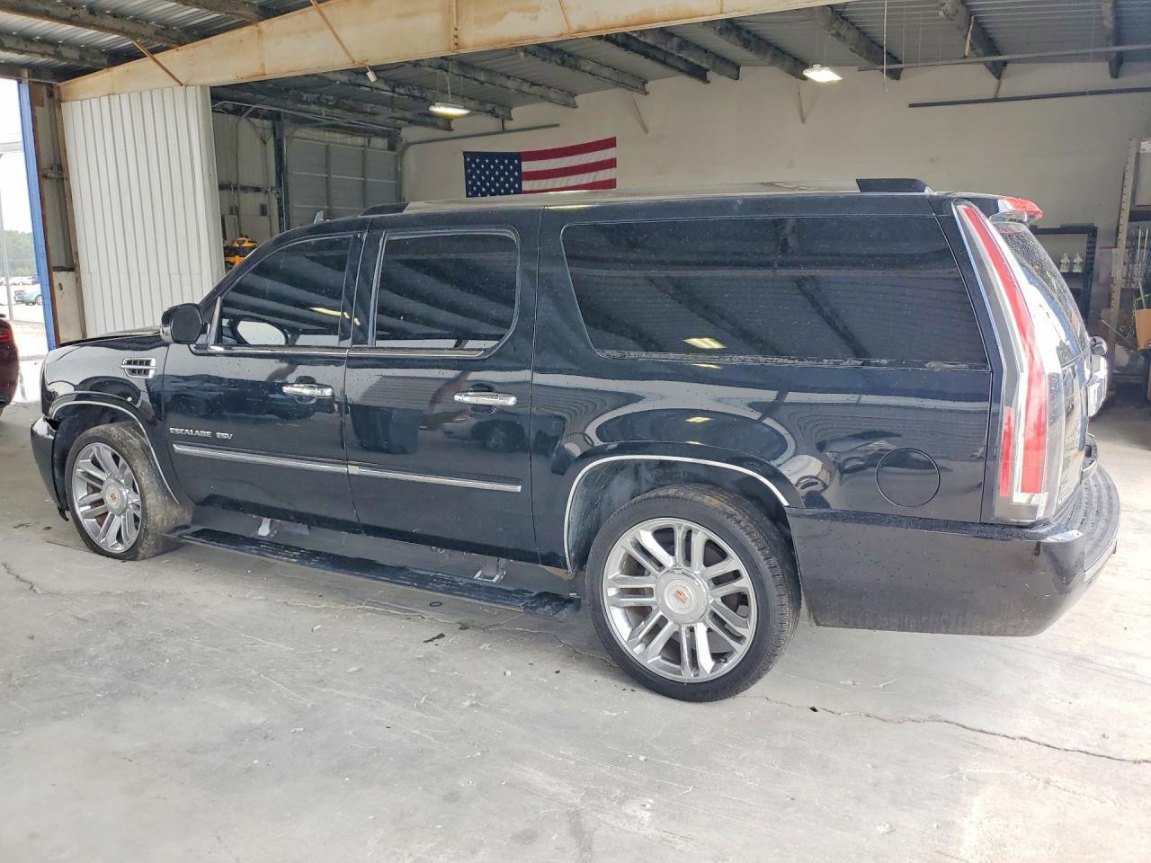 2011 Cadillac Escalade Esv Platinum - Image 2