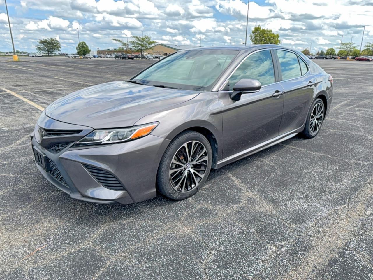 2018 Toyota Camry Se - Фото 2