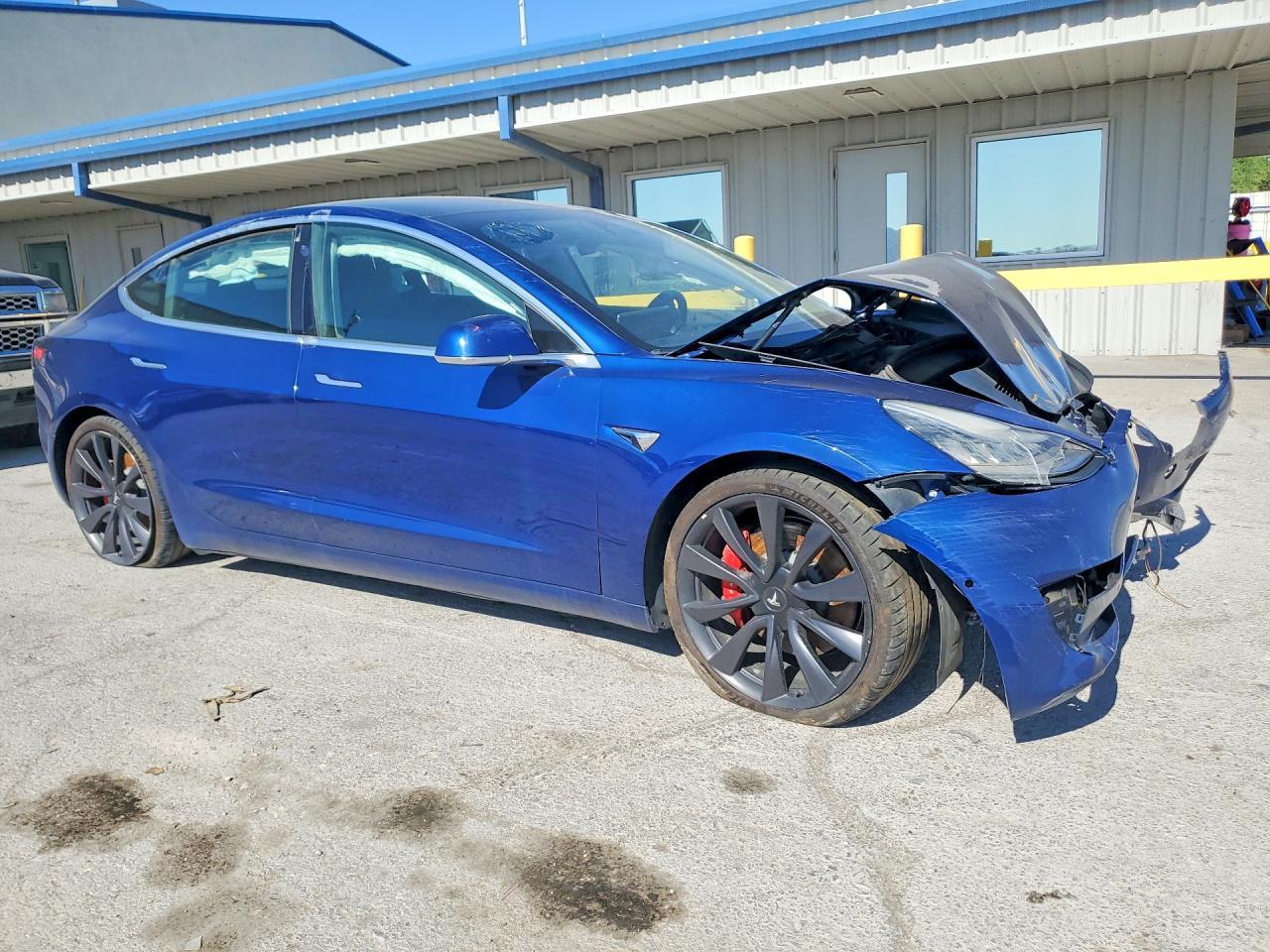 2020 Tesla Model 3 - Фото 4