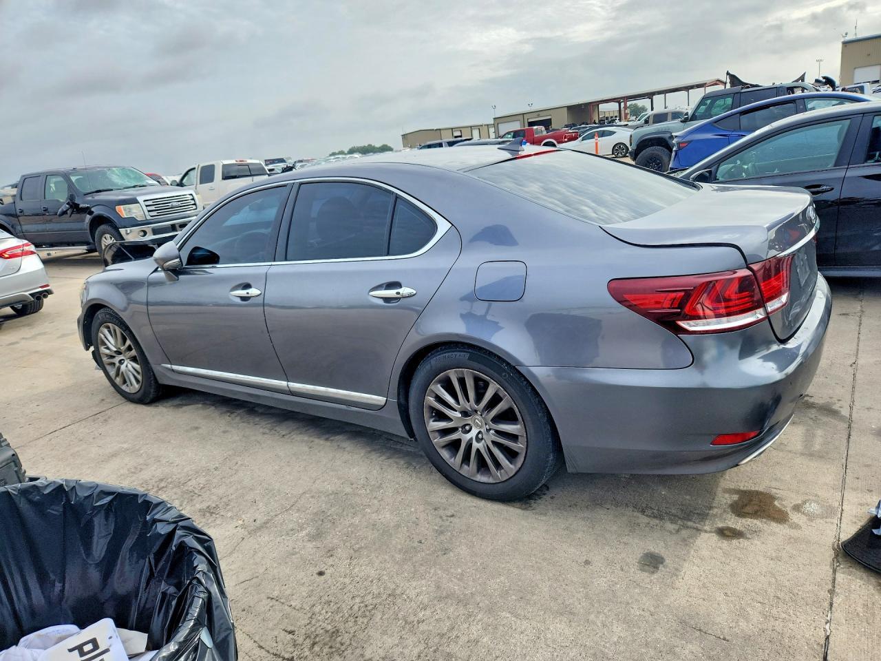 2013 Lexus Ls 460 - Image 2