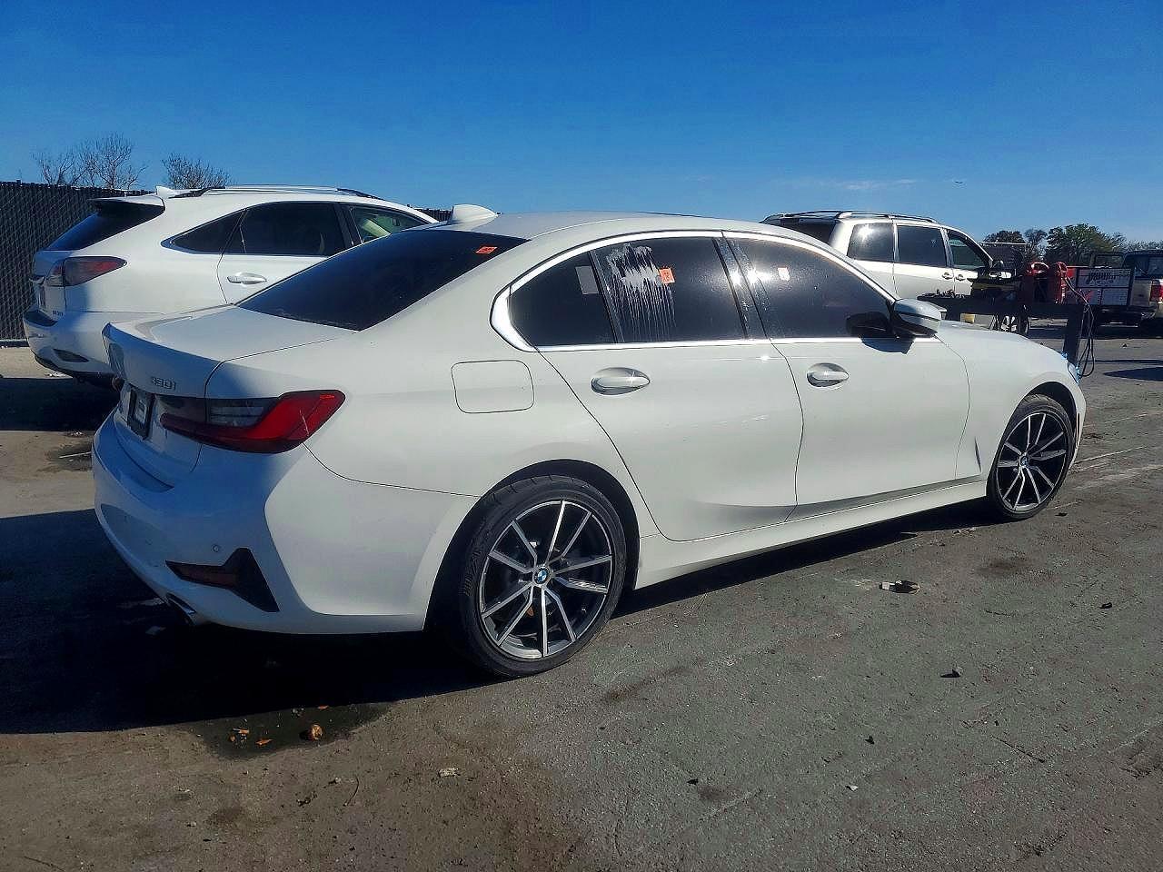 2019 BMW 330I - Фото 3