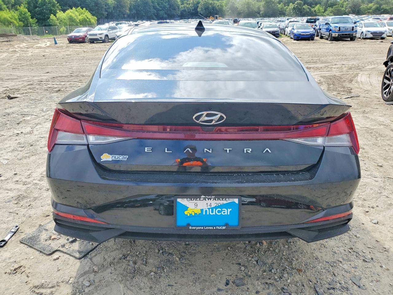 2021 Hyundai Elantra Se - Image 6