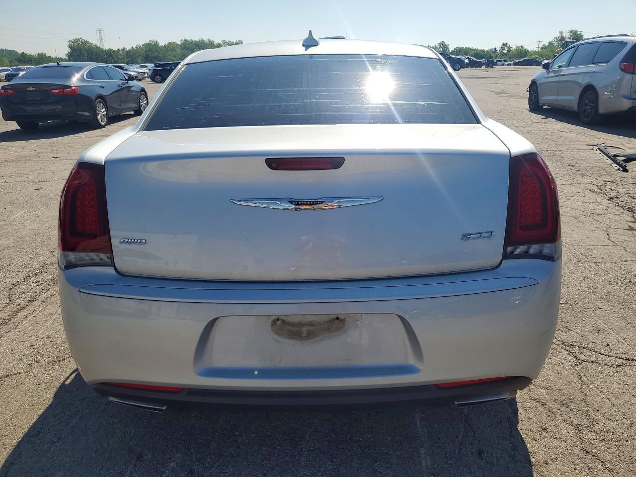 2019 Chrysler 300 Touring - Фото 6