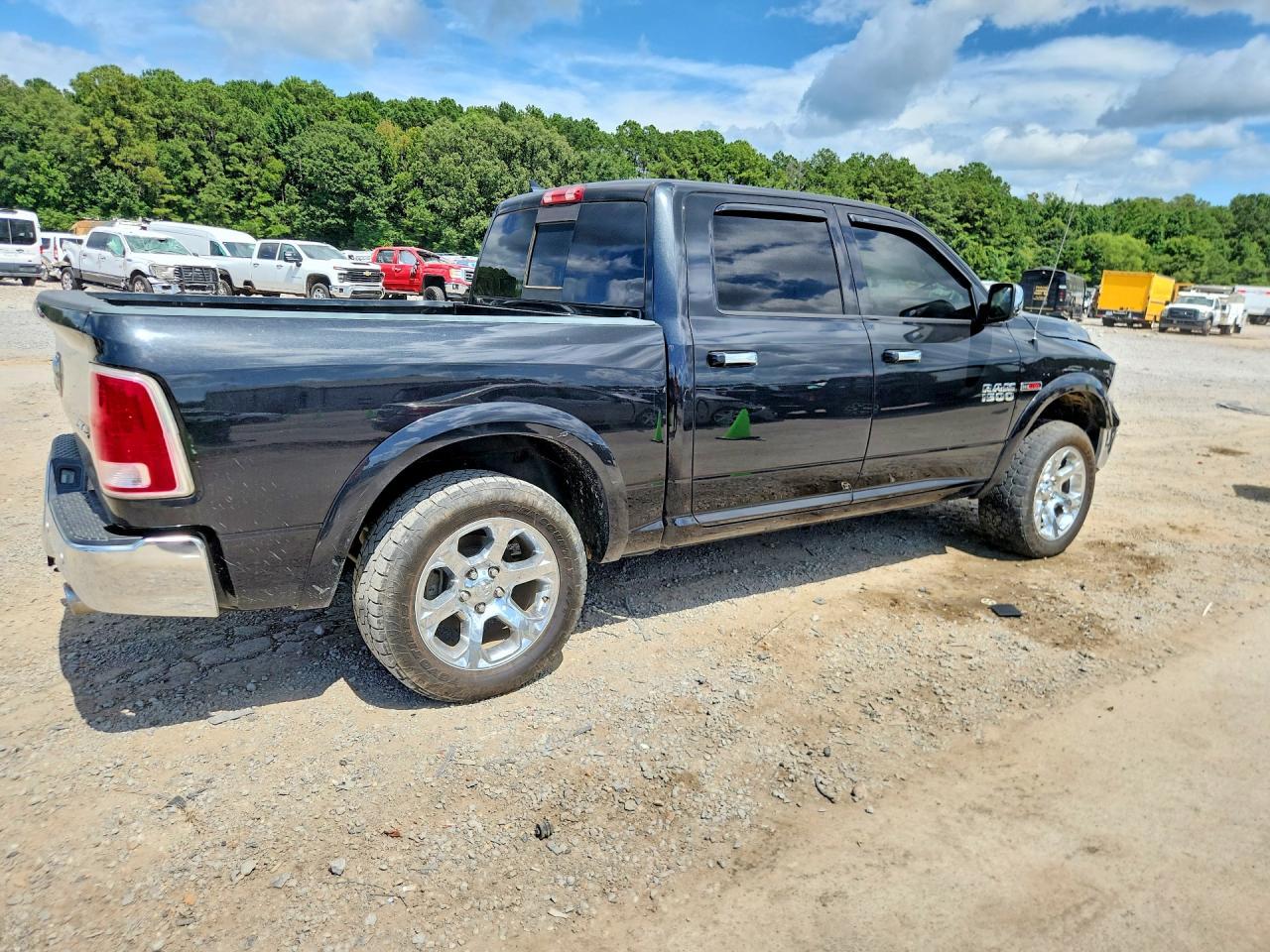 2017 Ram 1500 Laramie - Image 3