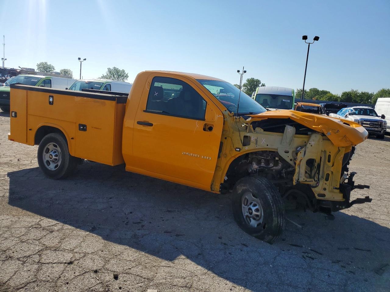 2022 Chevrolet Silverado C2500 Heavy Duty - Фото 4