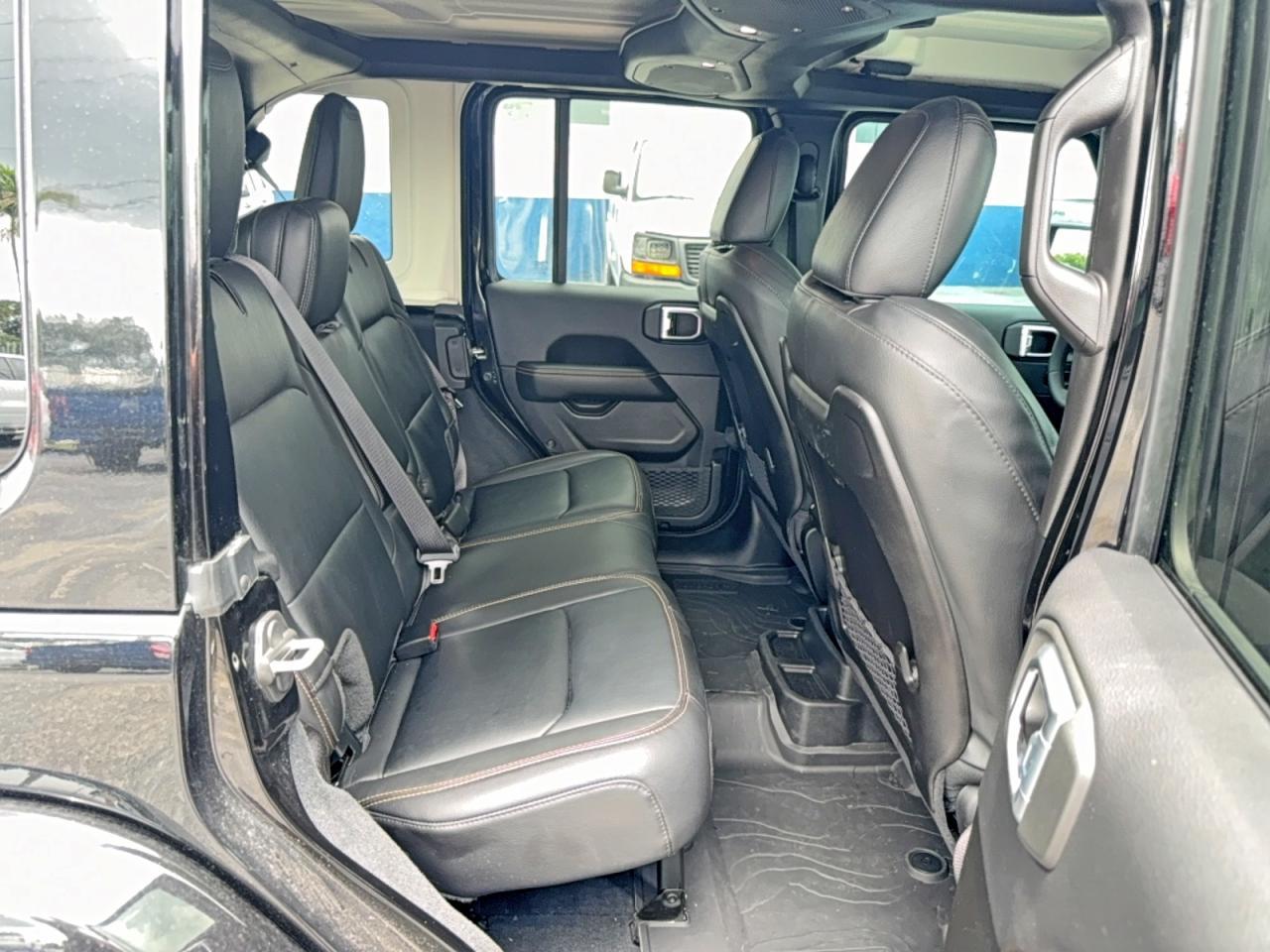 2025 Jeep Wrangler Sahara - Image 6