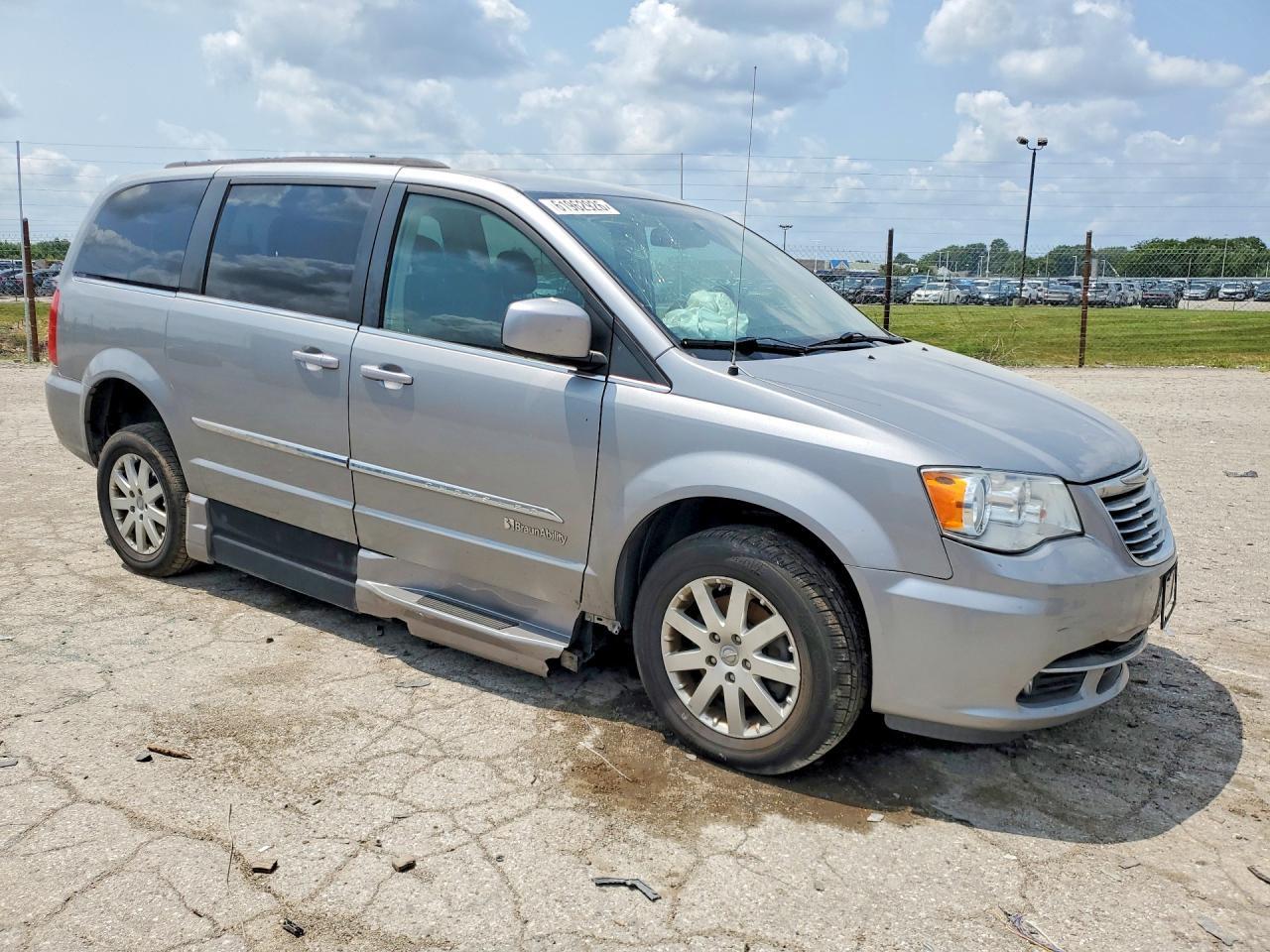 2015 Chrysler Town & Country Touring - Фото 4