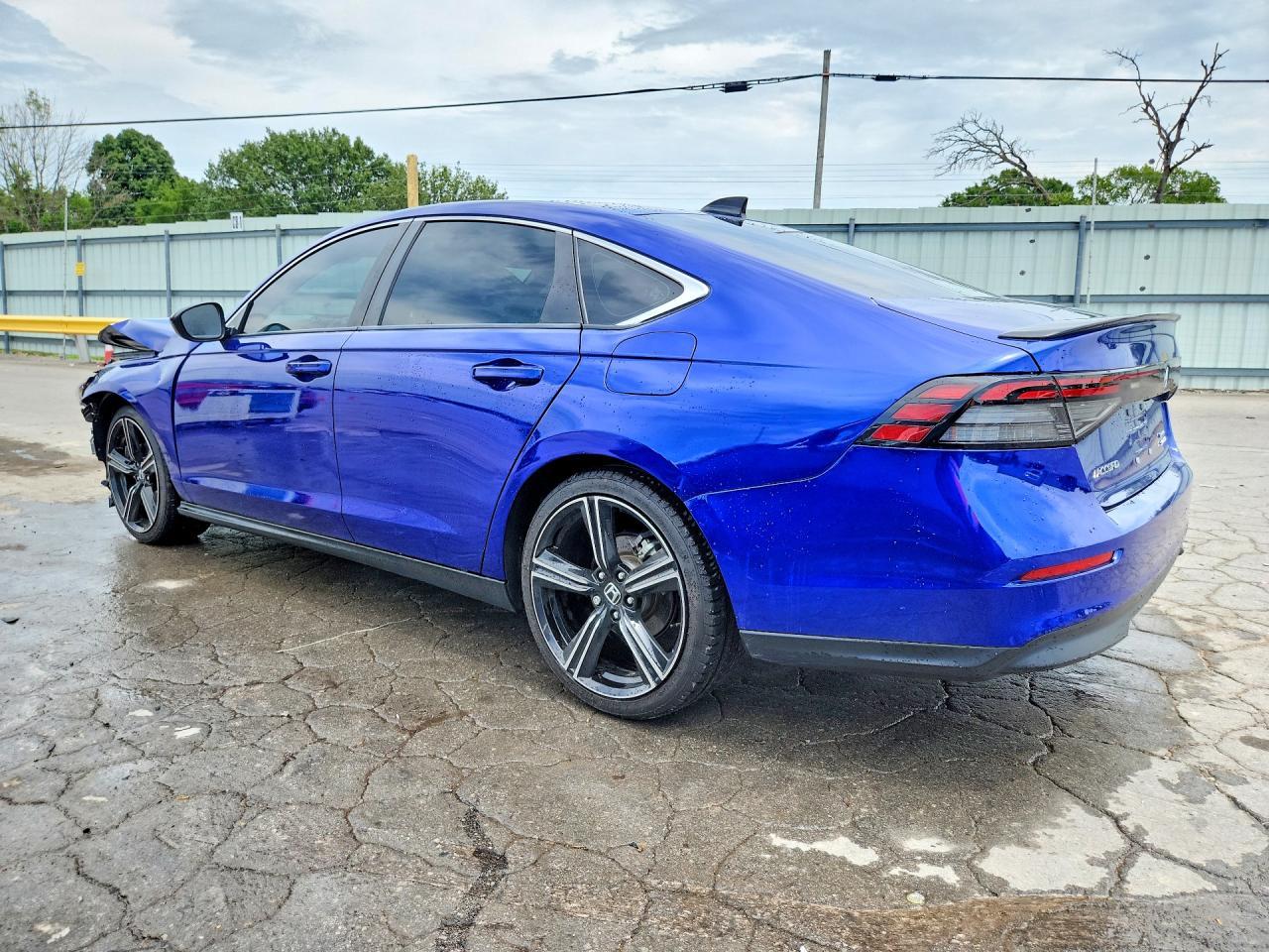 2023 Honda Accord Hybrid Sport - Image 2