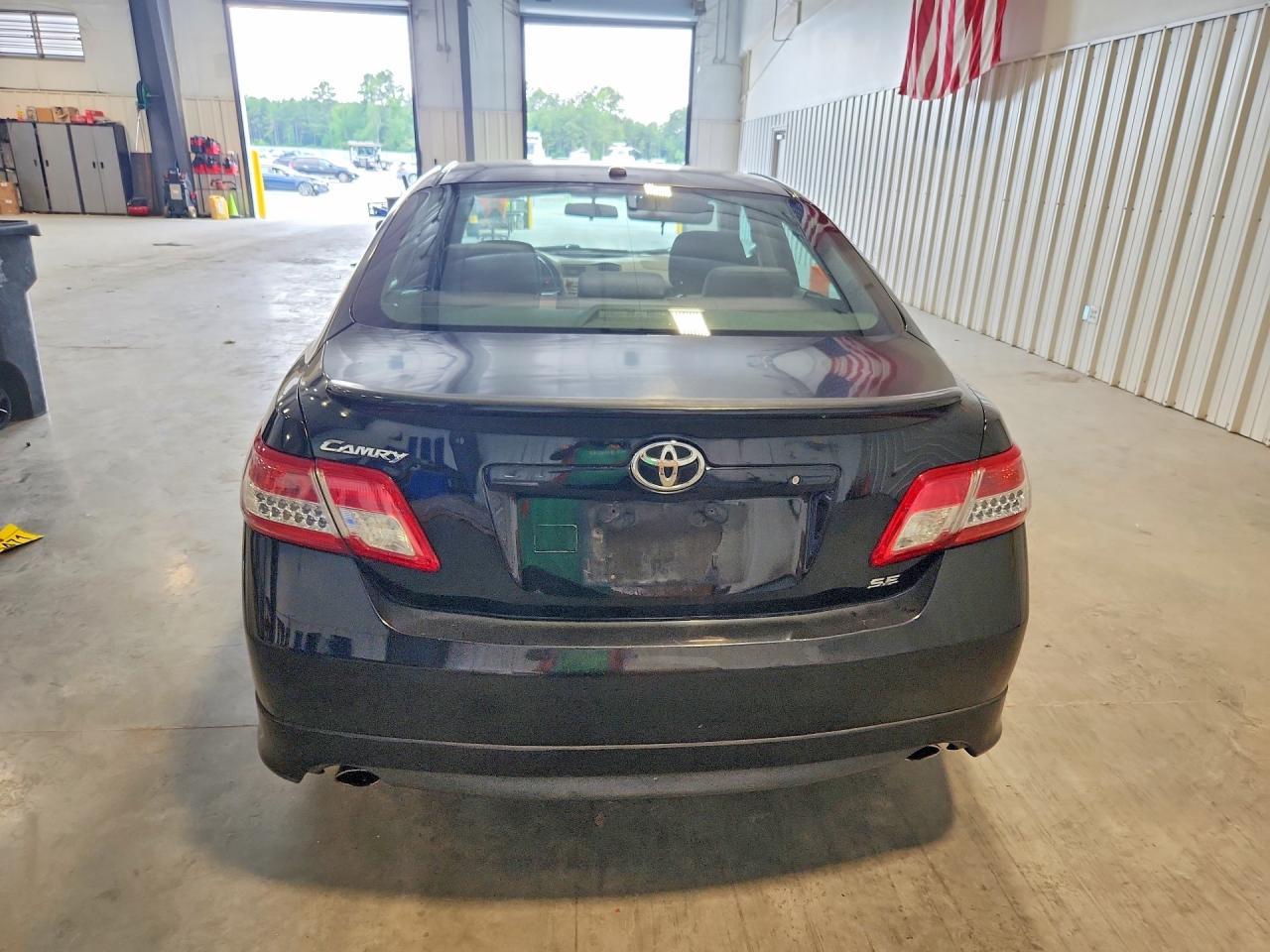 2010 Toyota Camry Se - Image 6