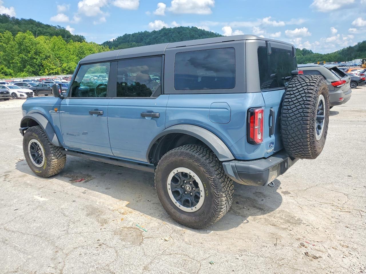 2024 Ford Bronco Badlands - Image 2