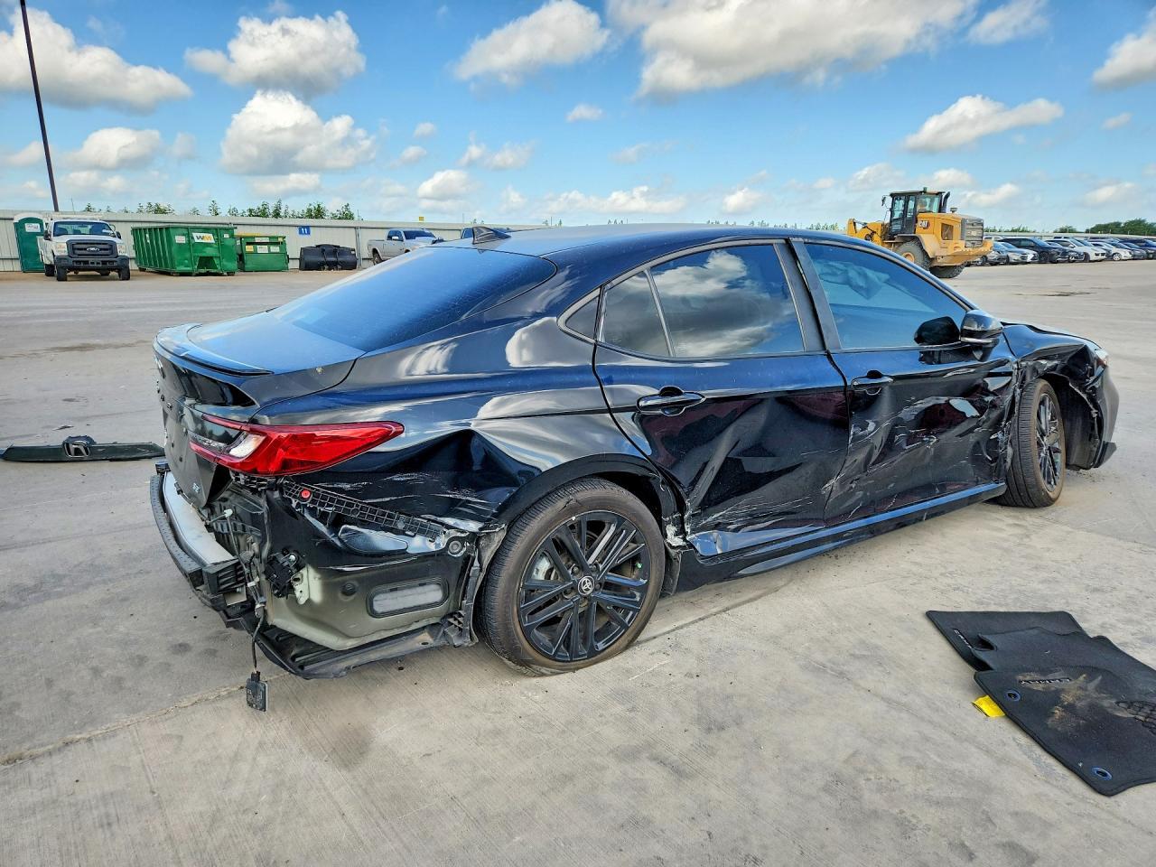 2025 Toyota Camry Se - Фото 3