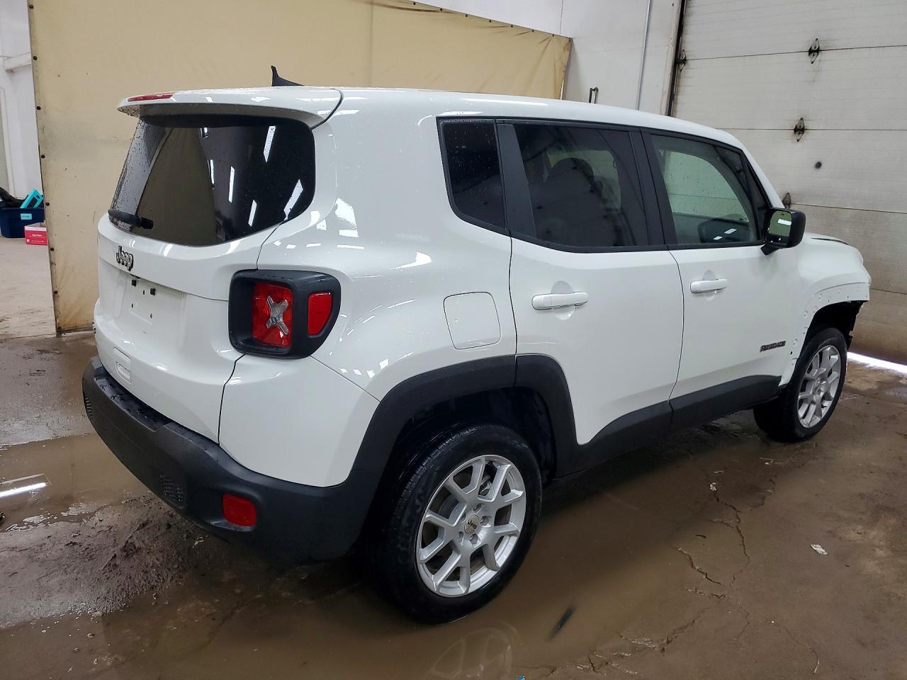 2023 Jeep Renegade Latitude - Фото 3