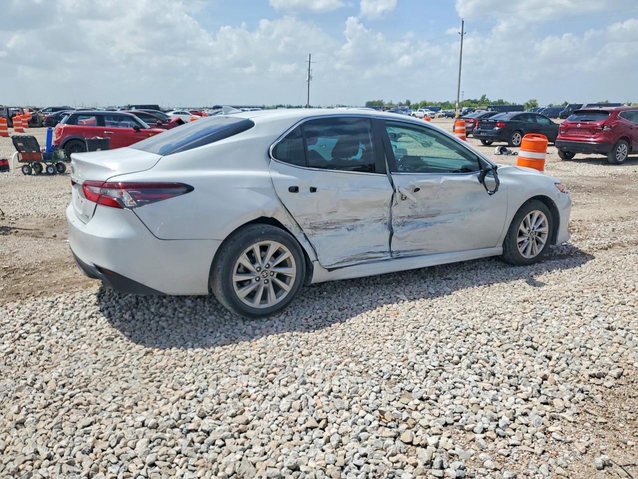 2023 Toyota Camry Le - Фото 3