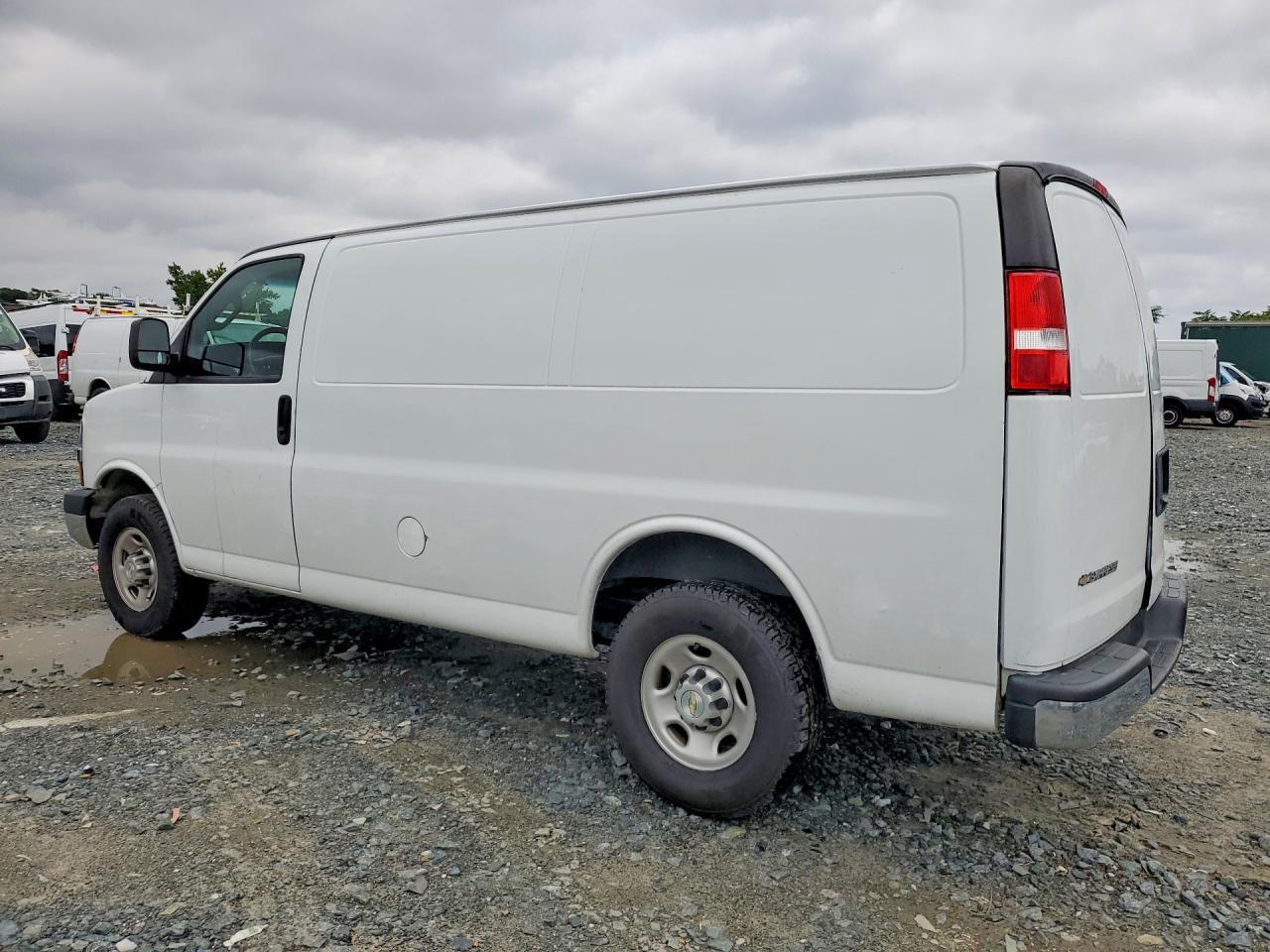 2023 Chevrolet Express G2500 - Фото 2