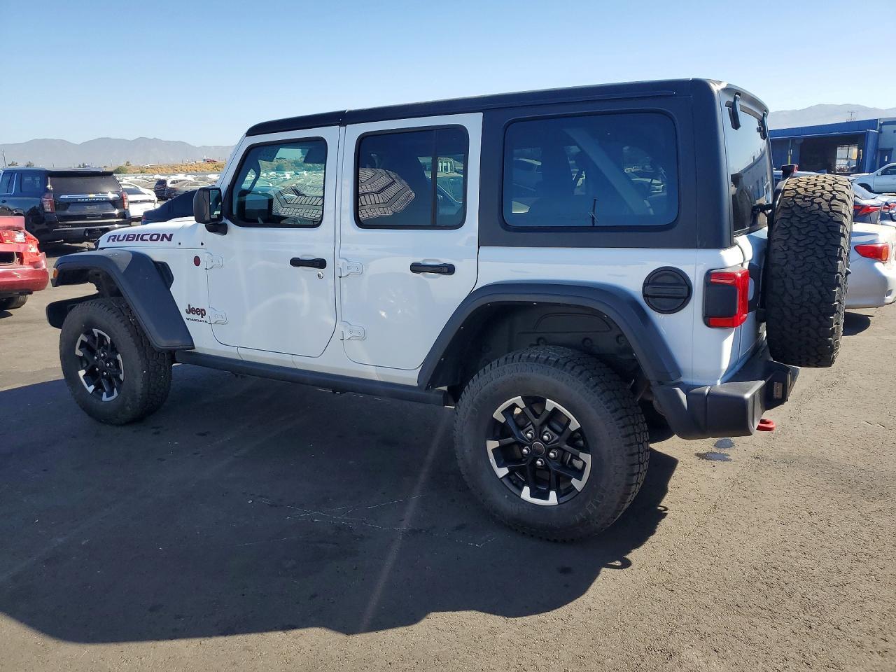 2025 Jeep Wrangler Rubicon - Фото 2