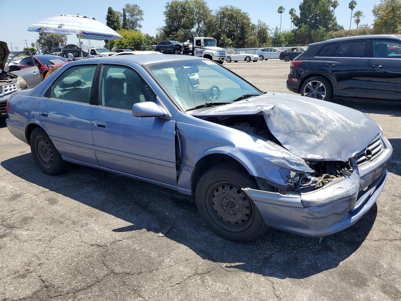 2000 Toyota Camry Le - Фото 4