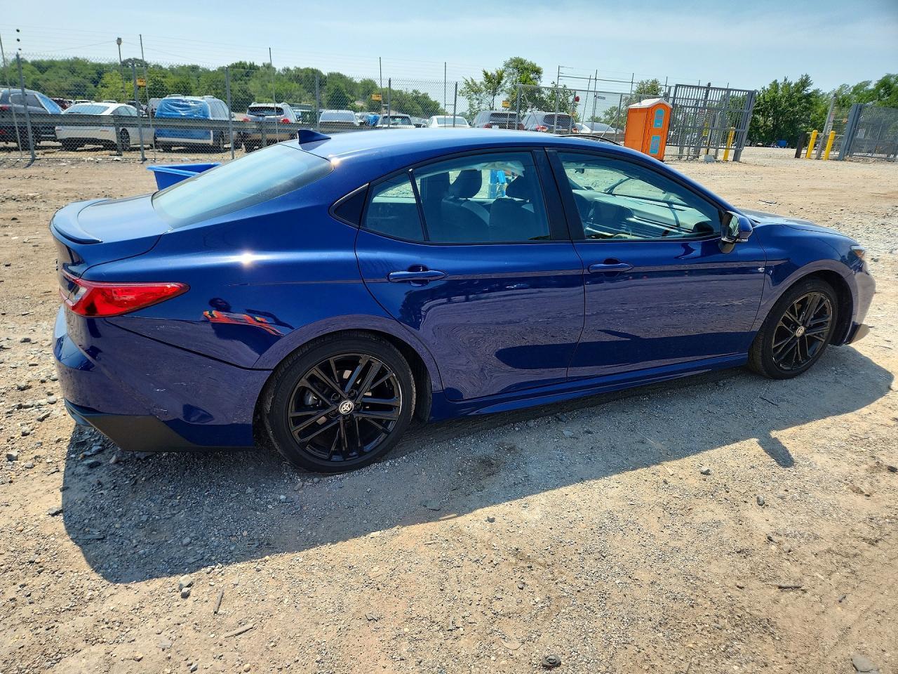 2025 Toyota Camry Se - Фото 3