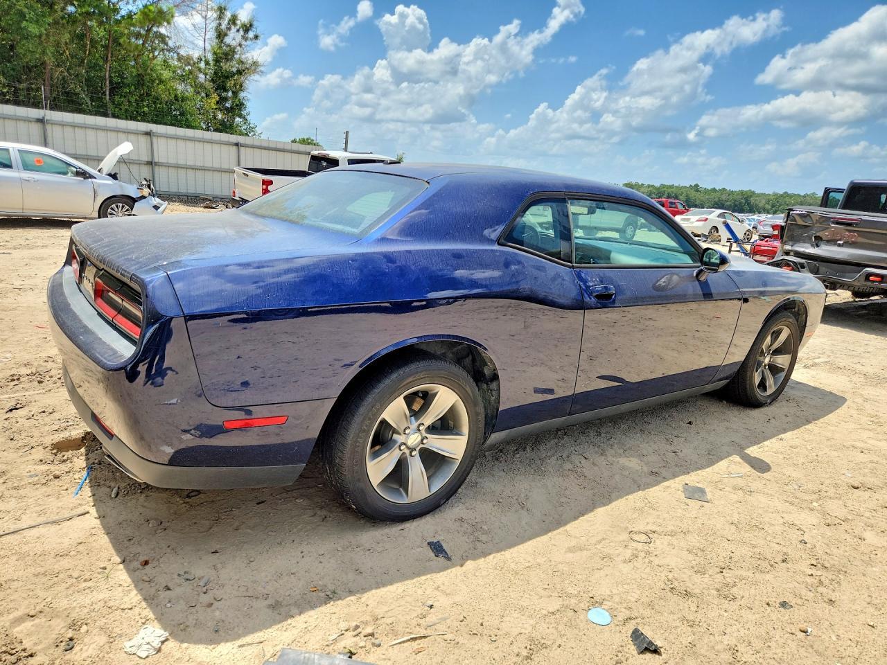 2015 Dodge Challenger Sxt - Image 3