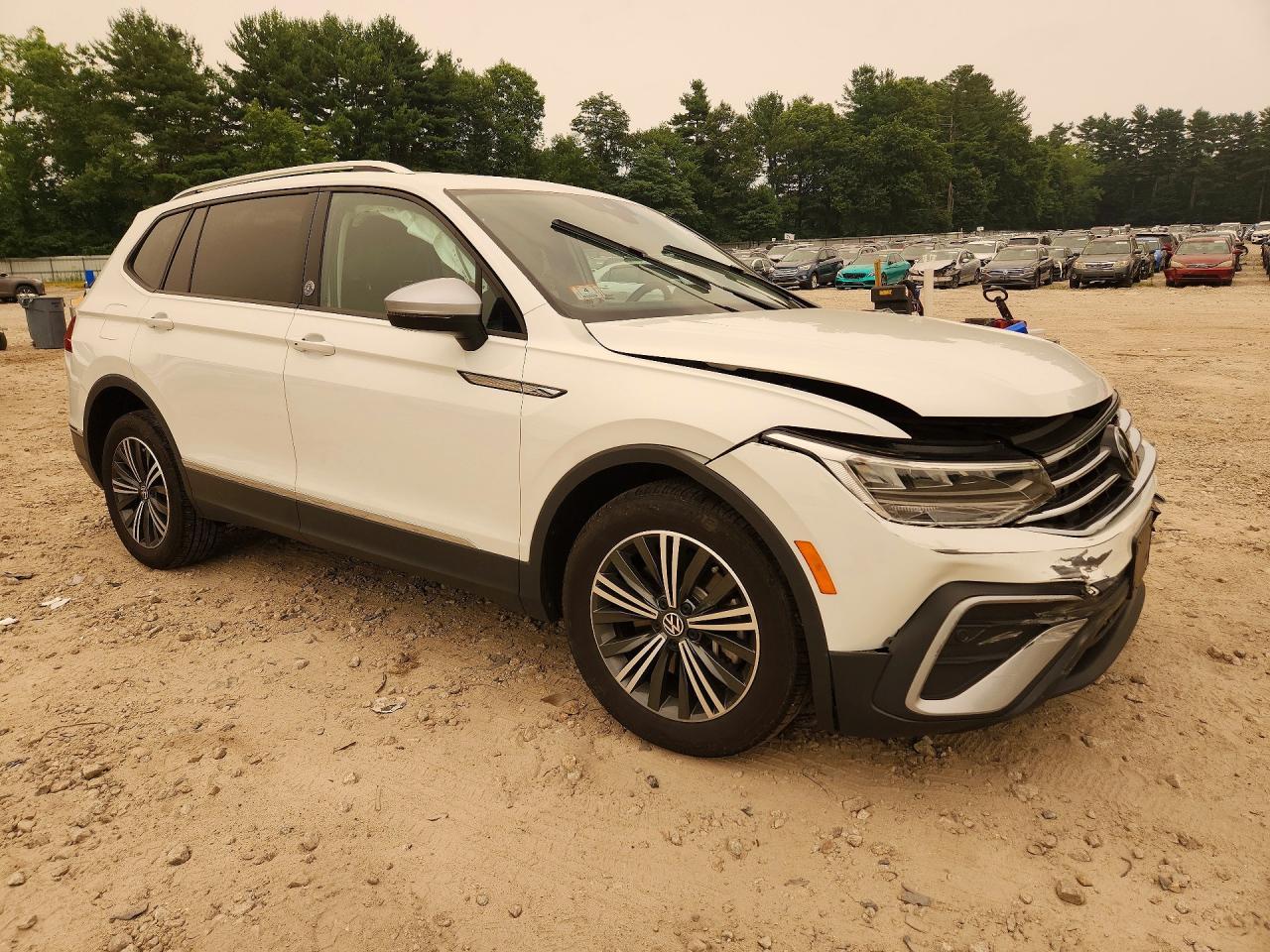2024 Volkswagen Tiguan Wolfsburg - Image 4