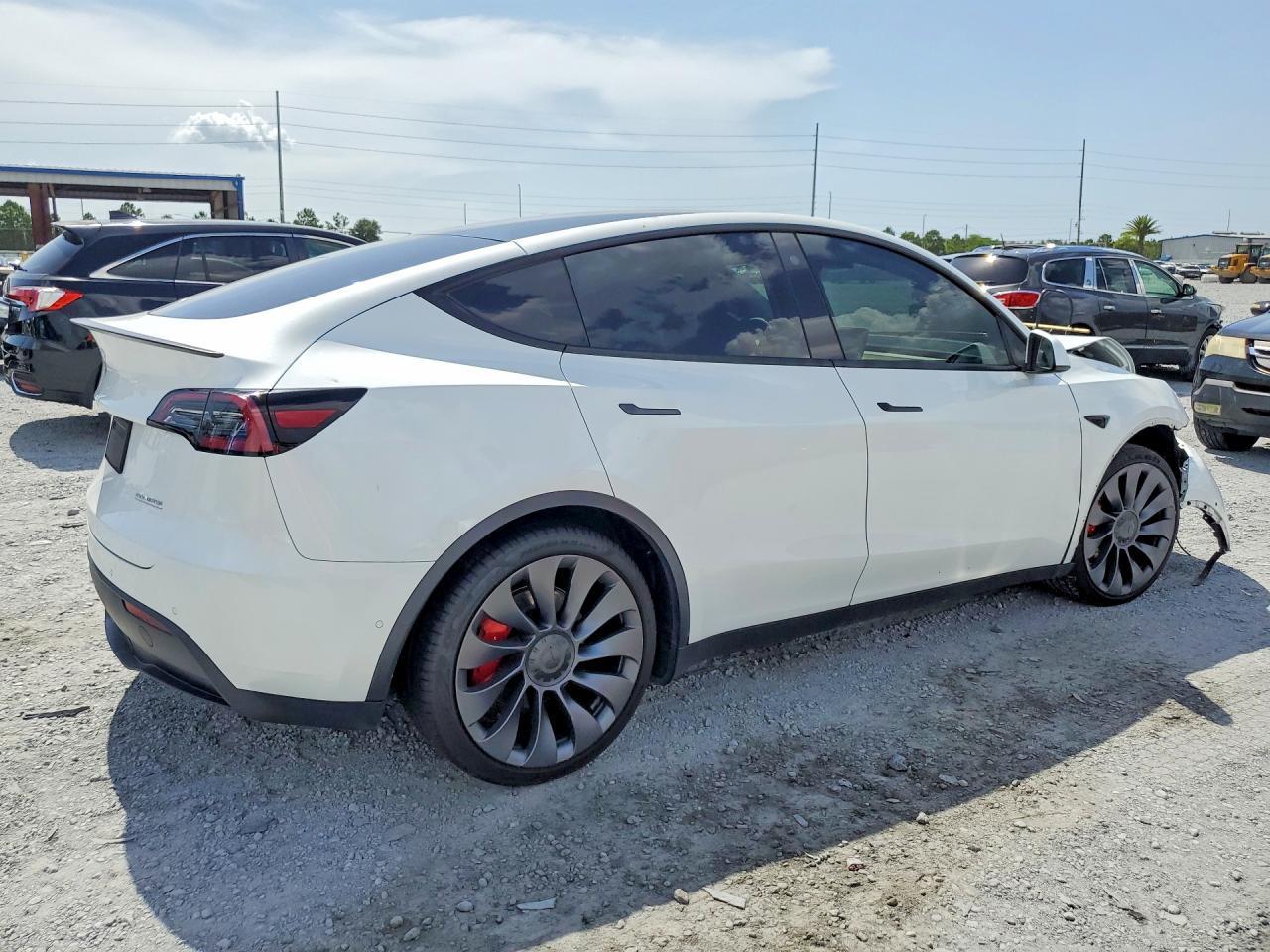 2022 Tesla Model Y - Фото 3