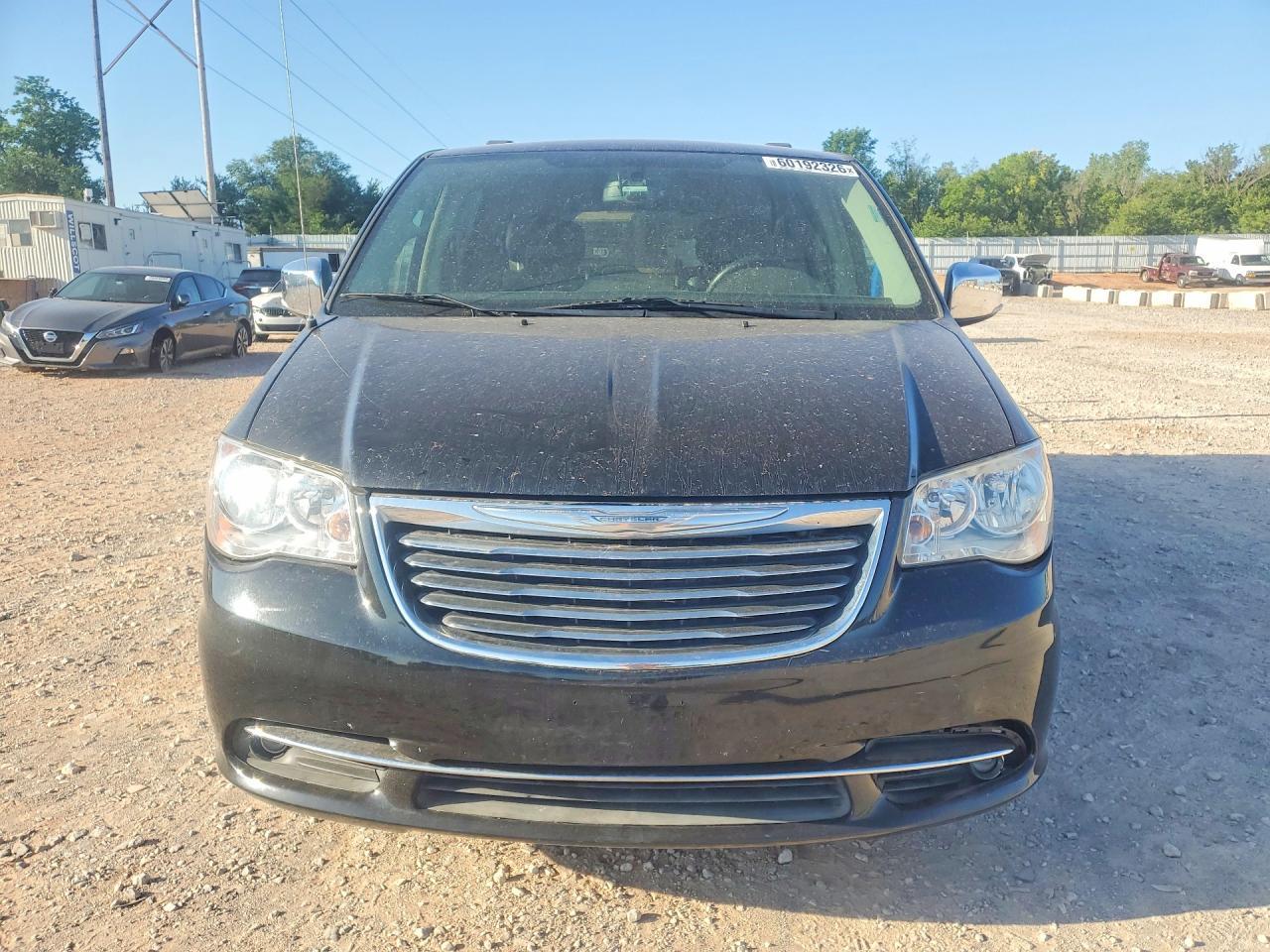 2015 Chrysler Town & Country Touring L - Фото 5