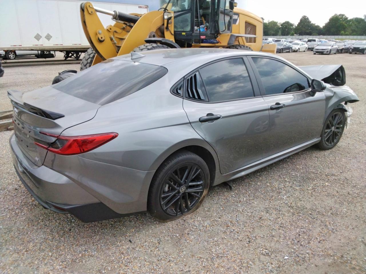 2025 Toyota Camry Se - Image 3