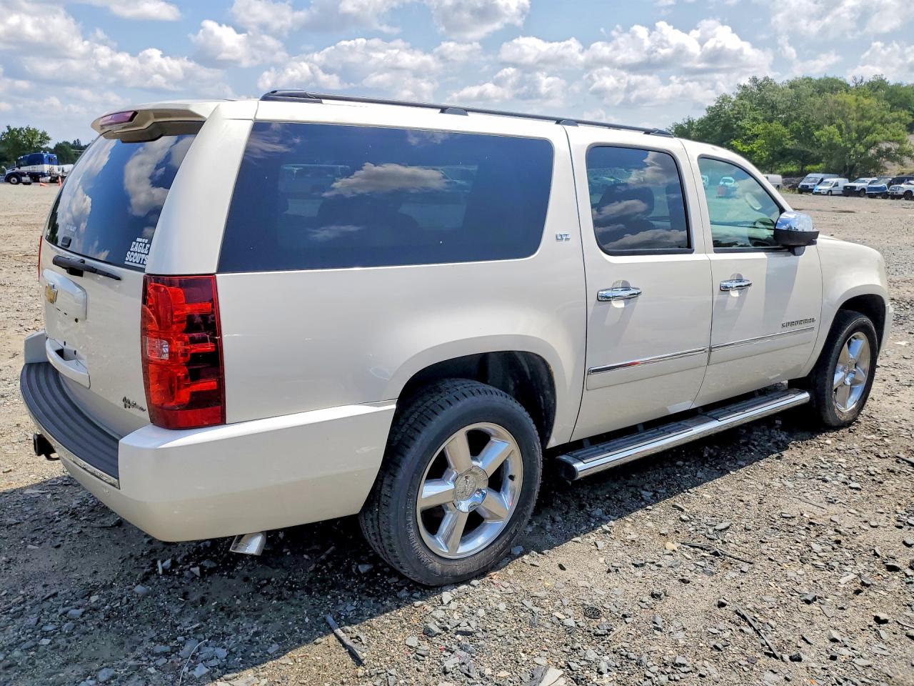 2013 Chevrolet Suburban K1500 Ltz - Image 3
