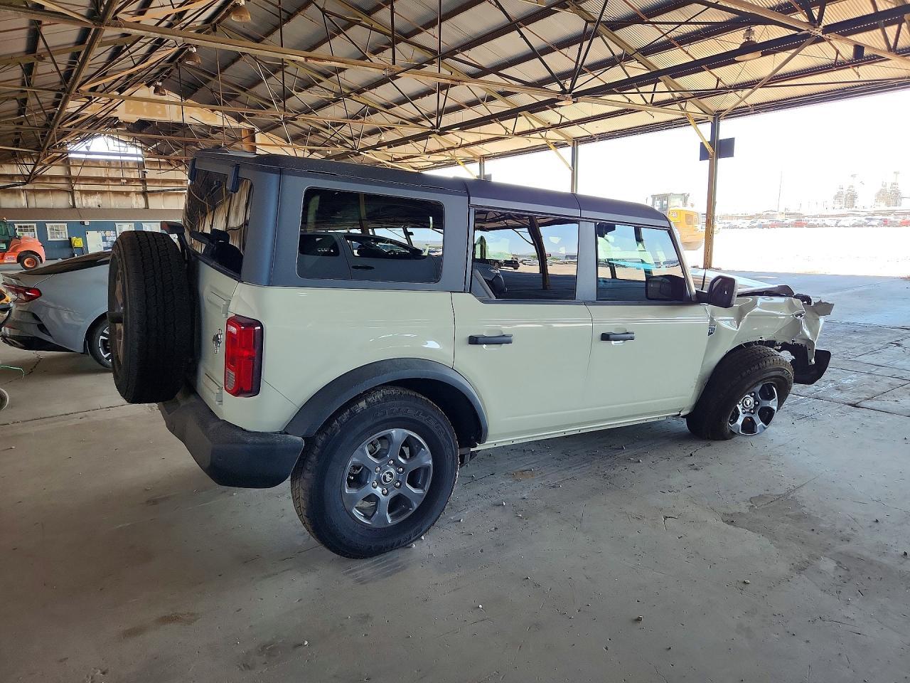 2025 Ford Bronco Big Bend - Image 3