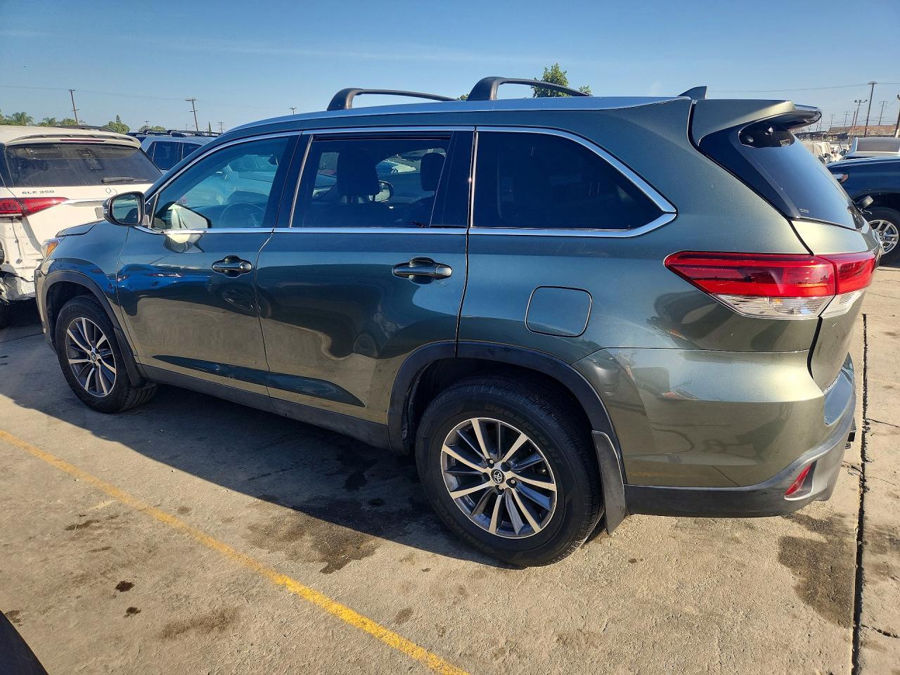 2019 Toyota Highlander Xle - Image 2