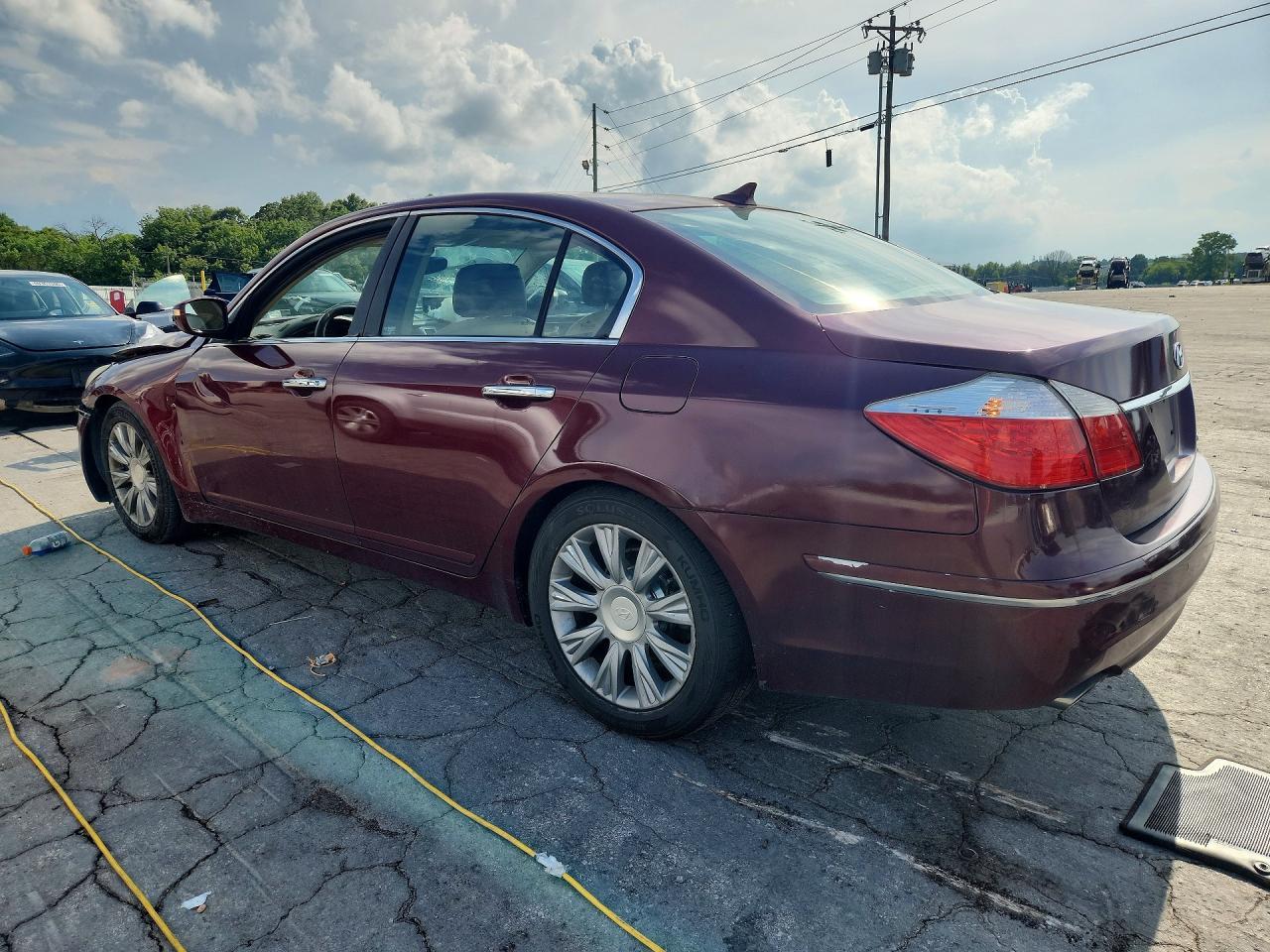 2010 Hyundai Genesis 3.8L - Фото 2