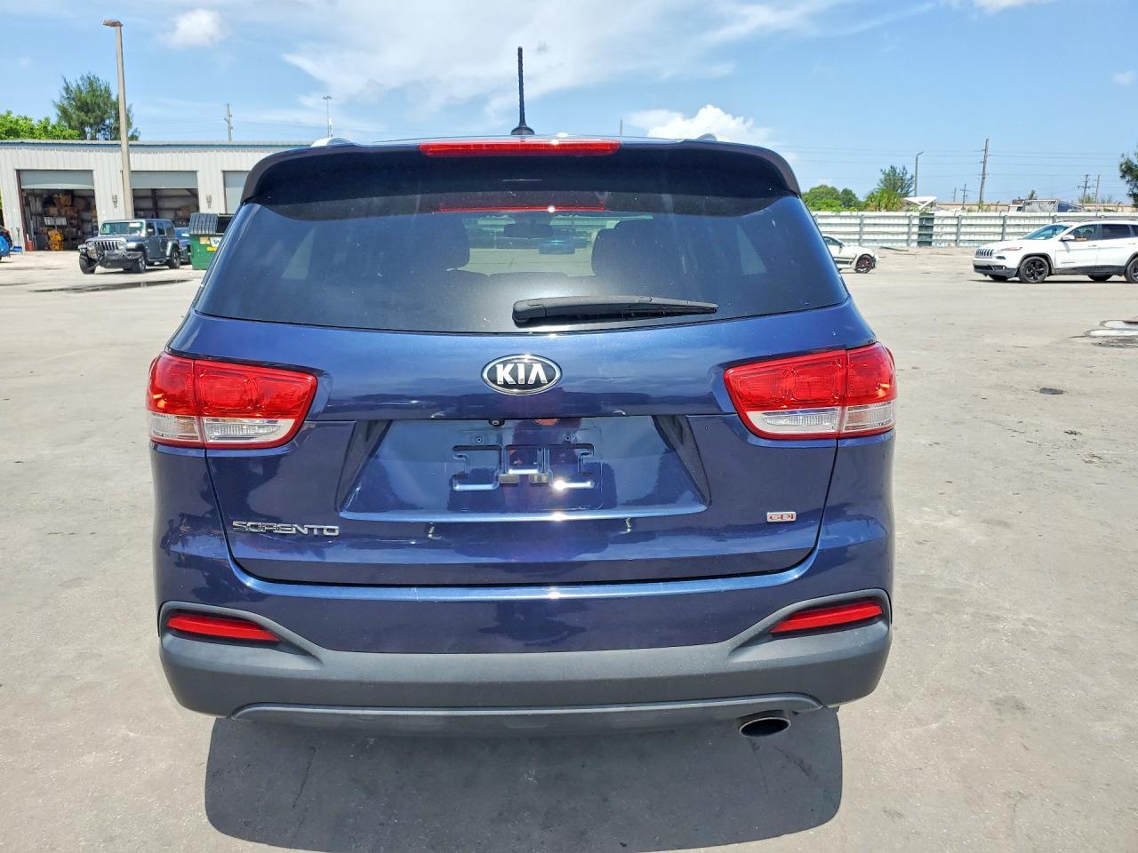 2016 Kia Sorento Lx - Image 6