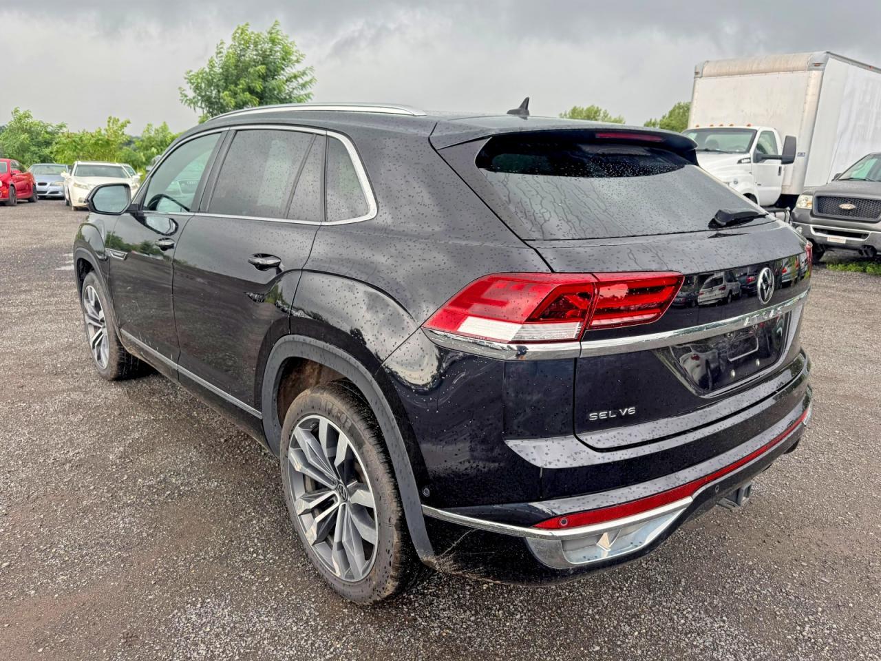 2023 Volkswagen Atlas Cross Sport Sel Premium R-Line - Image 2