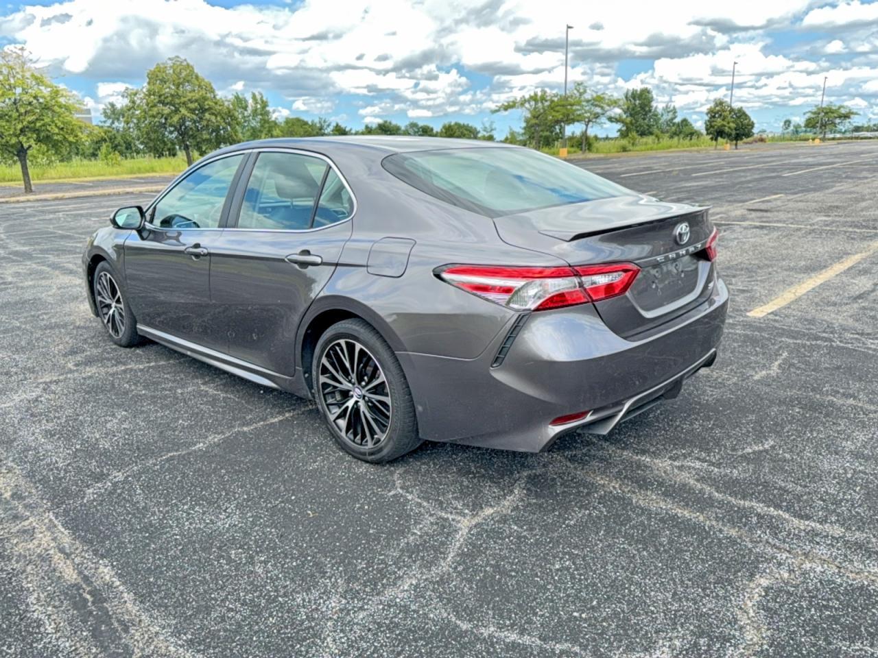 2018 Toyota Camry Se - Фото 3