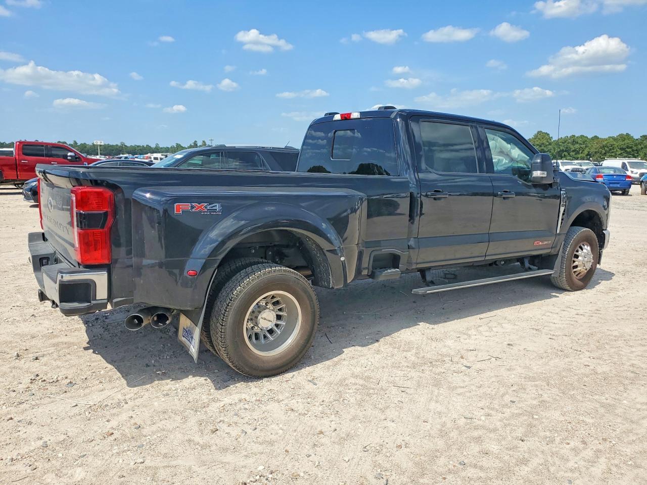 2025 Ford F350 Super Duty - Фото 3