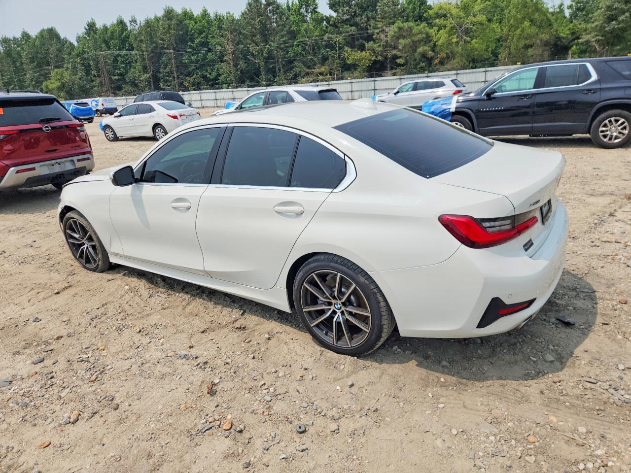 2019 BMW 330Xi - Фото 2