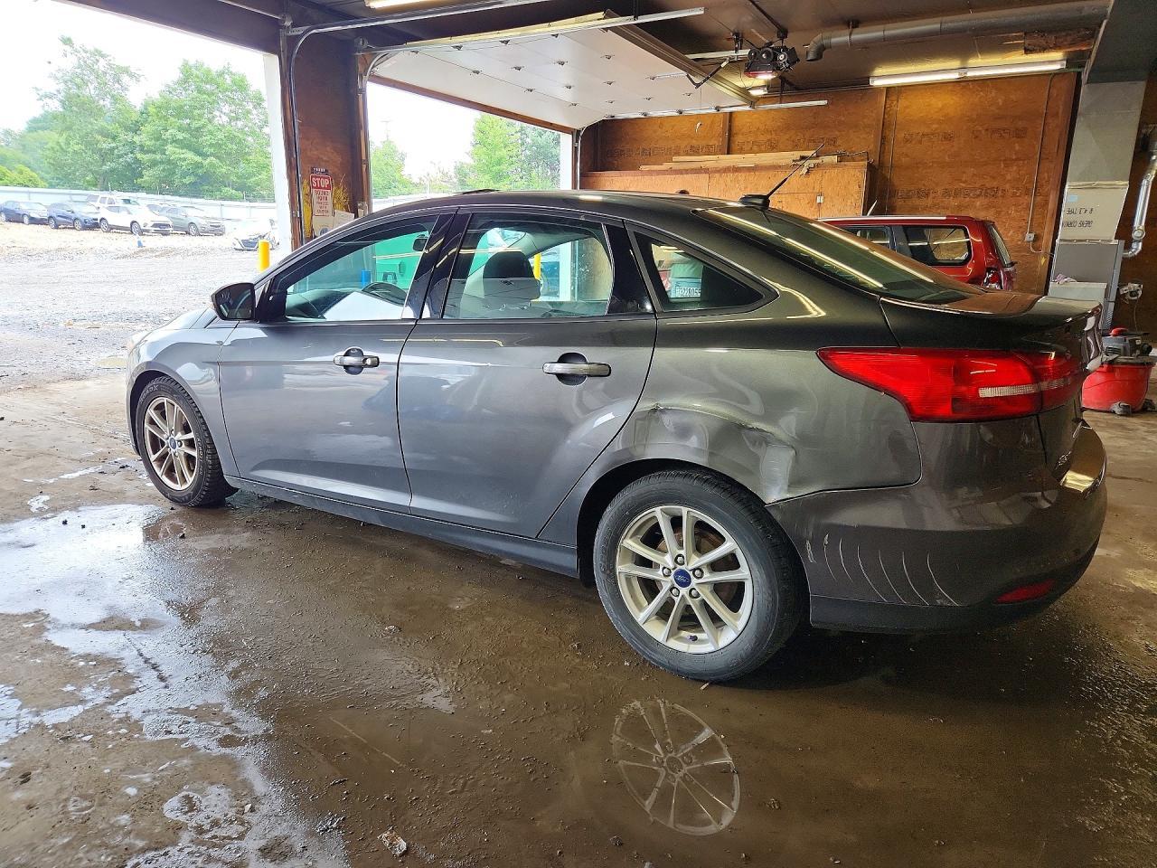 2016 Ford Focus Se - Image 2