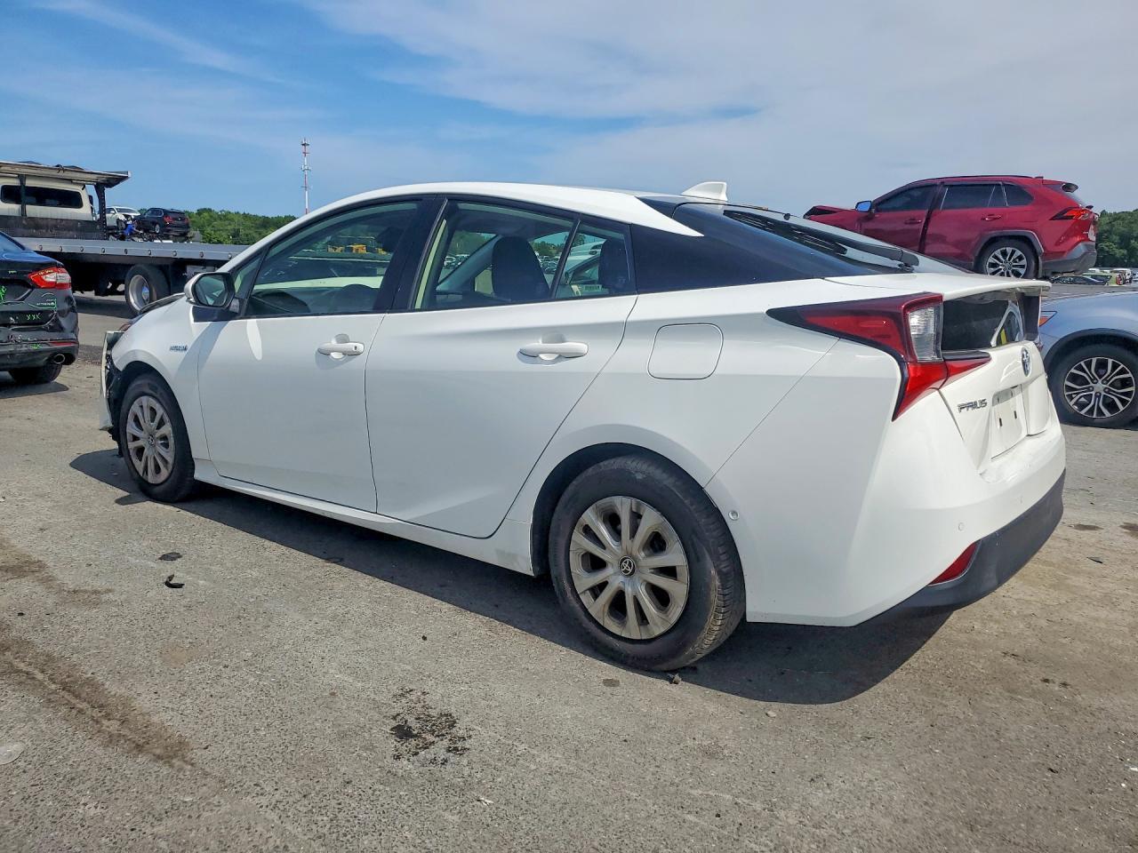 2021 Toyota Prius Le - Фото 2