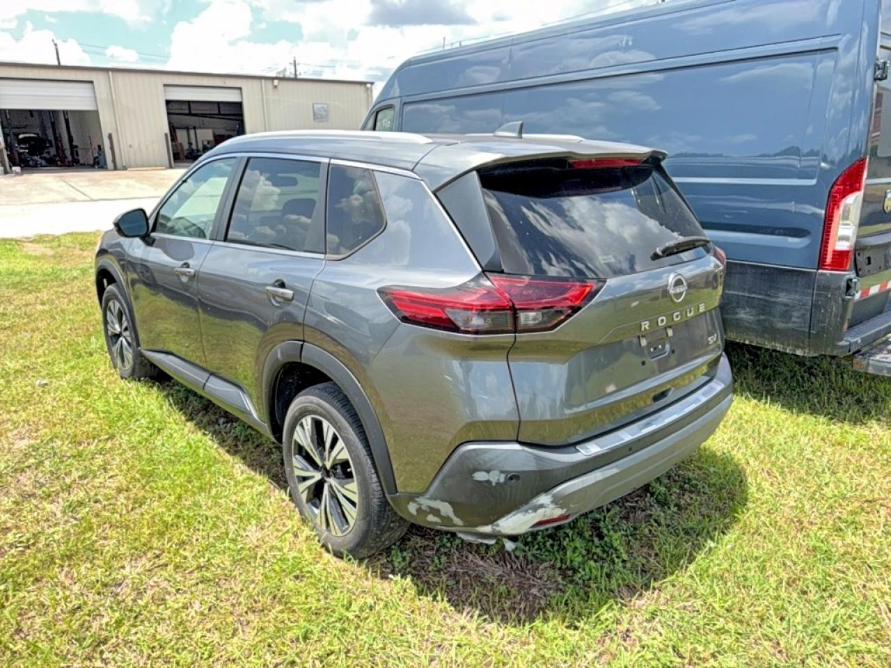 2022 Nissan Rogue Sv - Image 3
