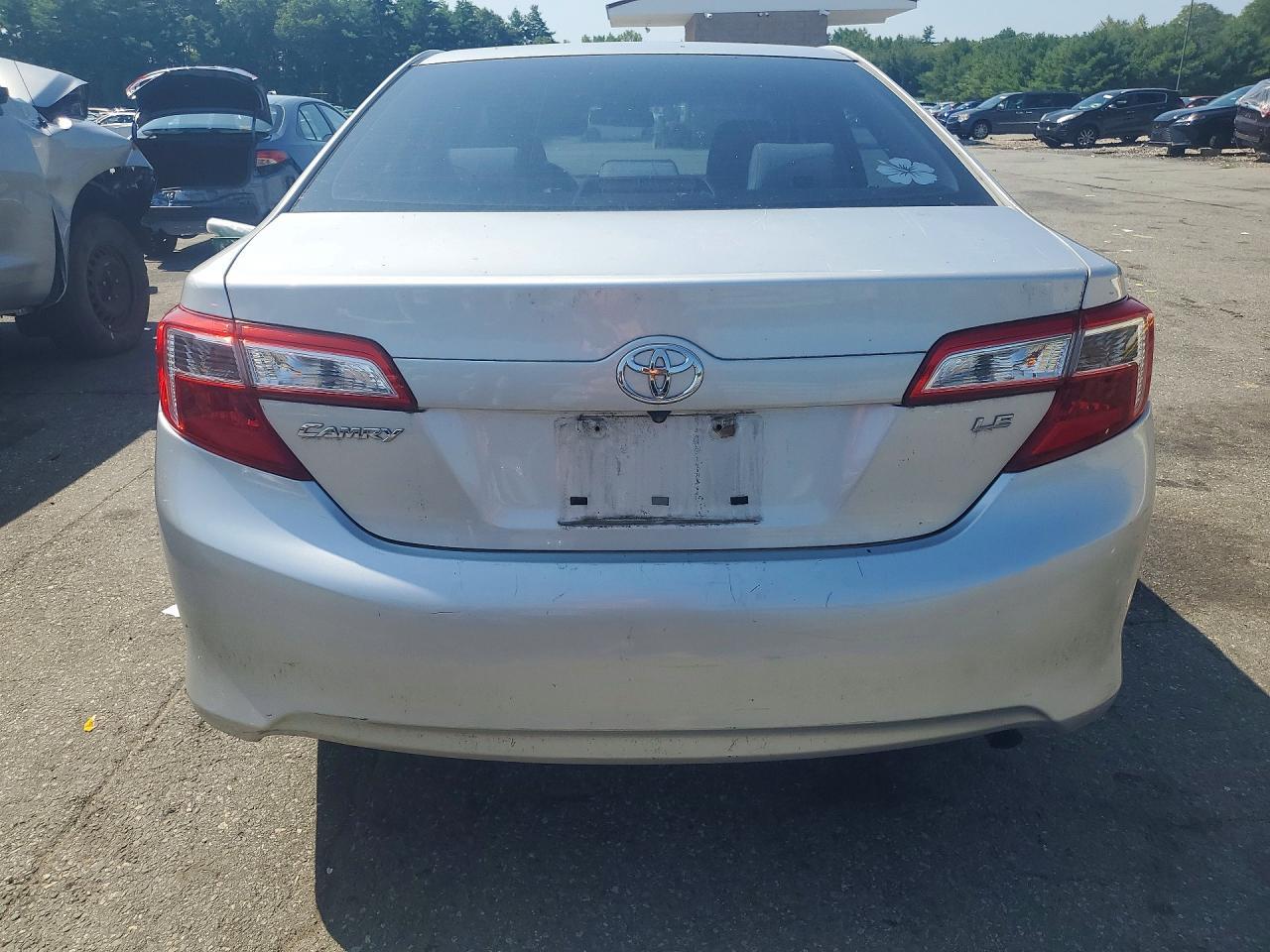 2013 Toyota Camry Le - Фото 6