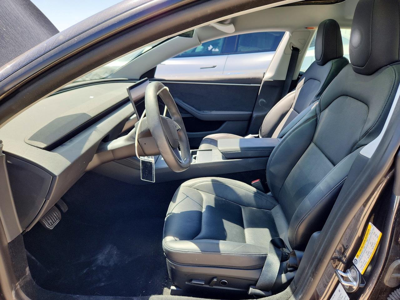 2025 Tesla Model 3 - Image 7