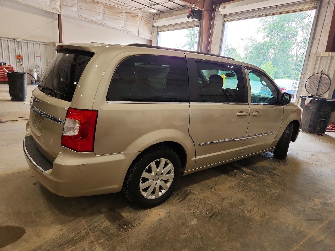 2015 Chrysler Town & Country Touring - Фото 3